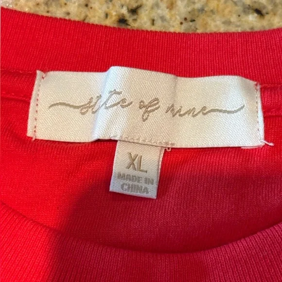 State of Mind Vibrant Red Top - Christmas - Picture 3 of 8